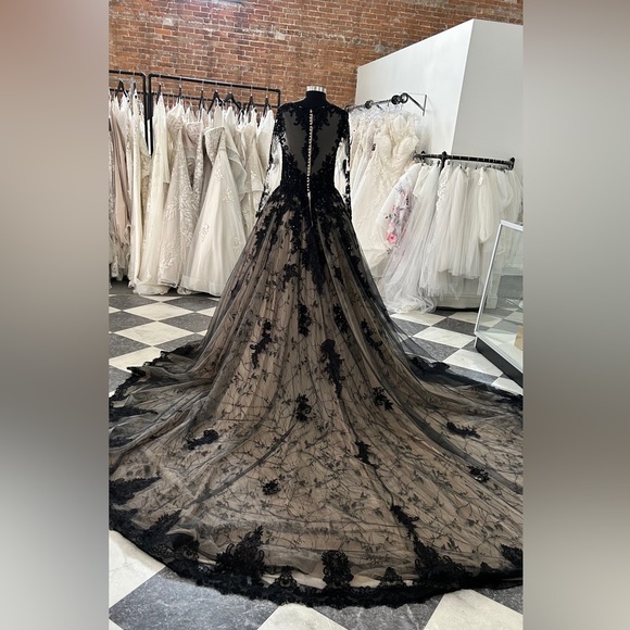 Bridal Sample Closeout - Picture 3 of 5